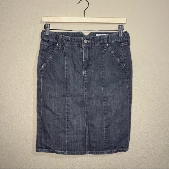 Old Navy size 4 grey cotton blend jean skirt w/ slit on the back - Picture 1 of 6